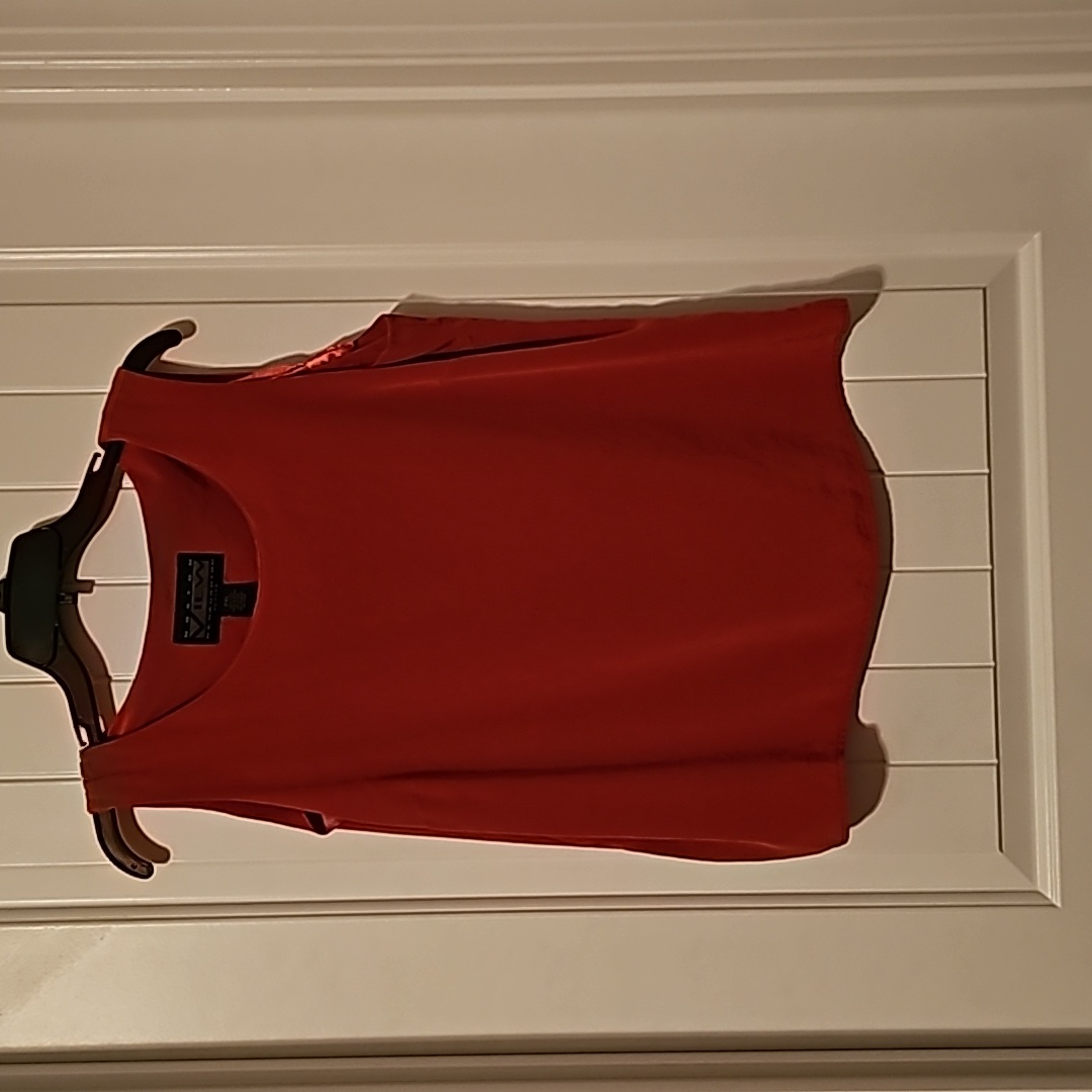 692 Ladies Pxl Cranberry Top